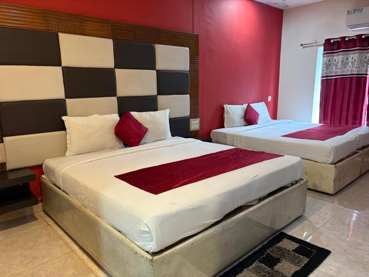 Hotel New Rajdarshan Madikeri Exteriér fotografie