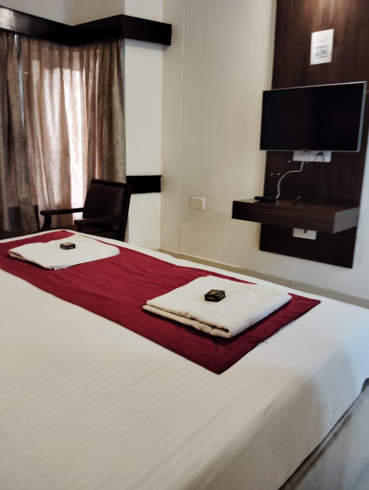 Hotel New Rajdarshan Madikeri Exteriér fotografie