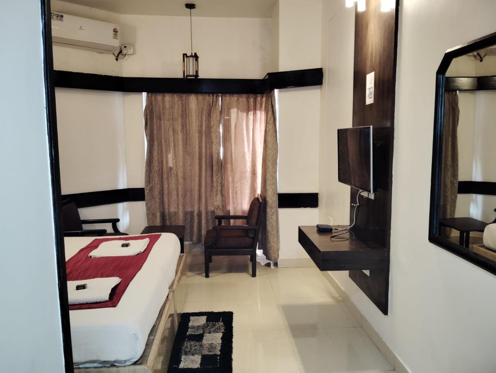 Hotel New Rajdarshan Madikeri Exteriér fotografie